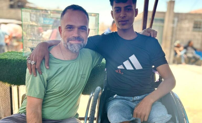 Un anestesista valenciano regresa tras 4 meses en Gaza: «Es un genocidio. Es difícil describir el horror»