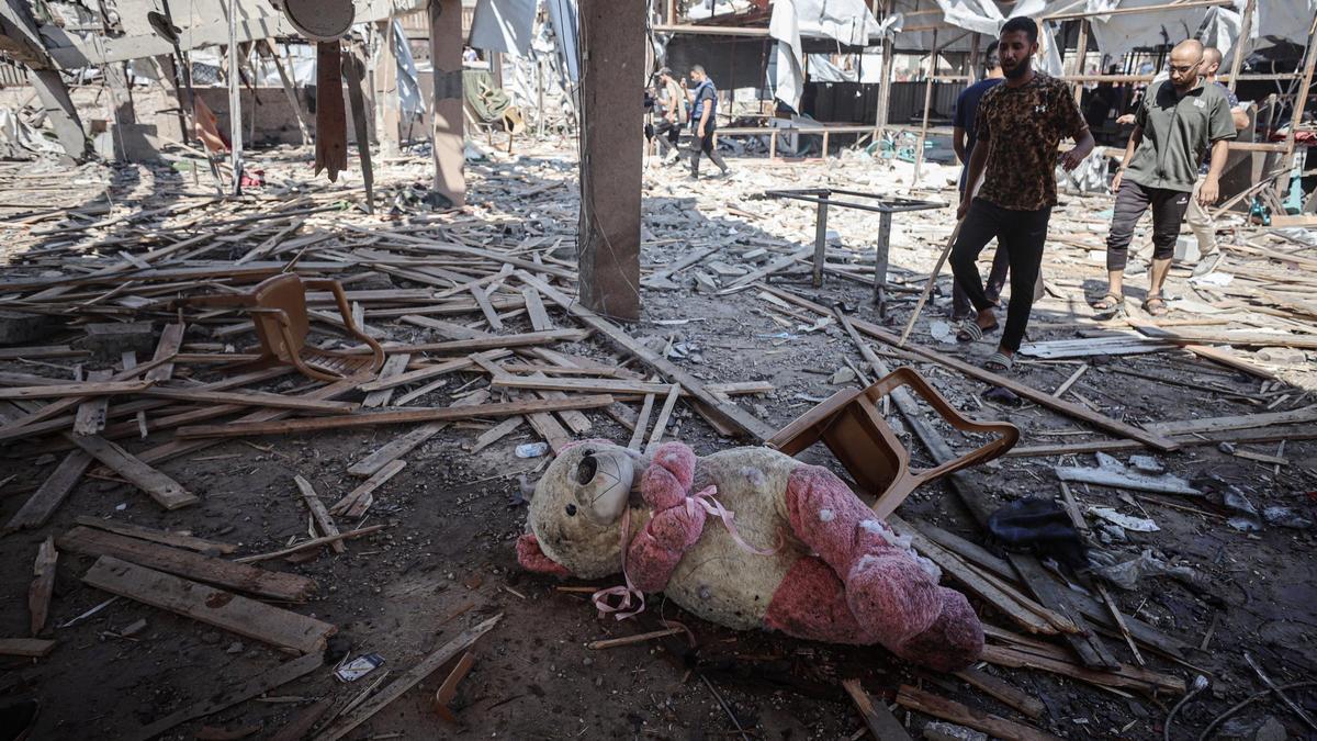 Israel mata a 39 palestinos en un ataque contra una cafetería donde se reunían periodistas en Gaza