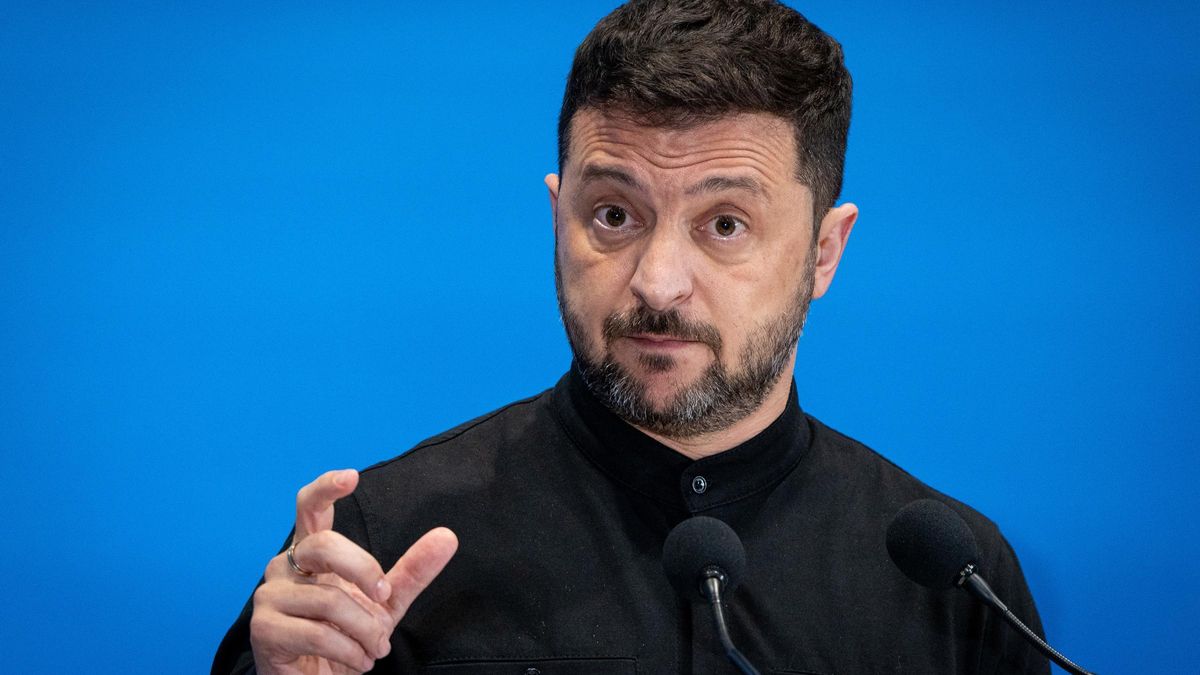 Zelenski cede ante la presión popular y presentará una nueva ley anticorrupción