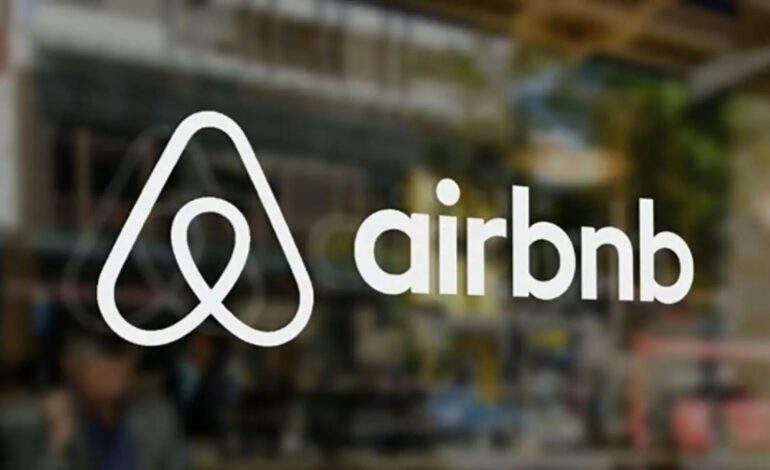 Vivienda acuerda con Airbnb la retirada de anuncios sin código y el envío mensual de datos desde agosto