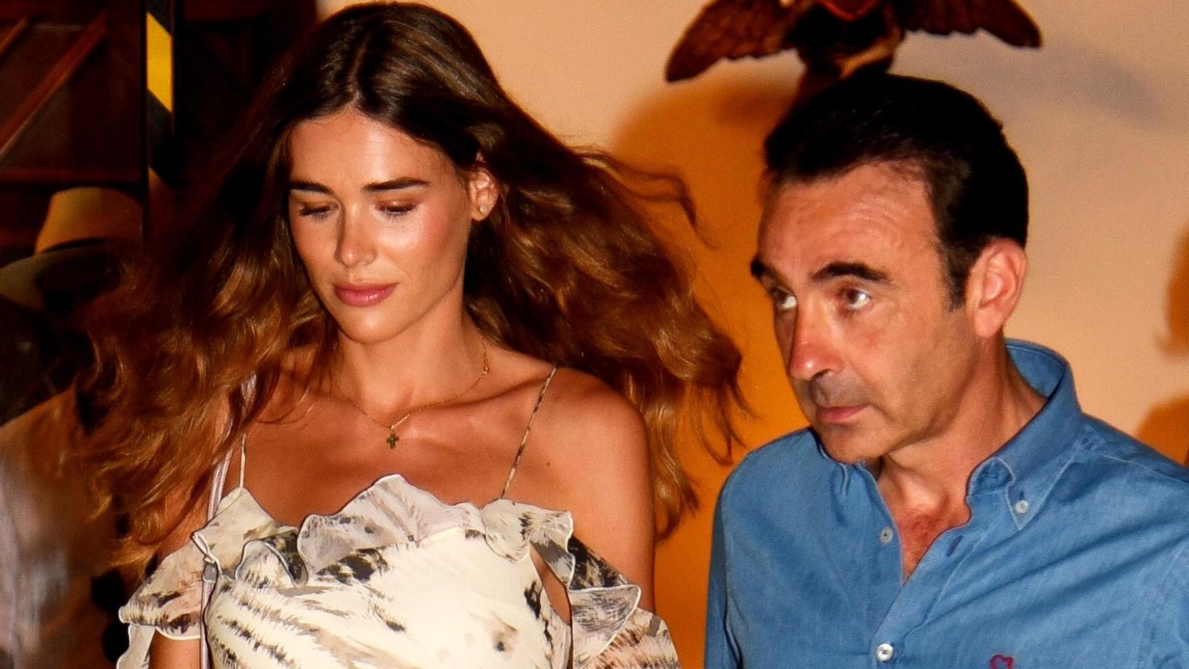 las apasionadas fotos de Enrique Ponce y Ana Soria en una piscina, cuando se cumplen cinco años desde que se hizo pública su relación
