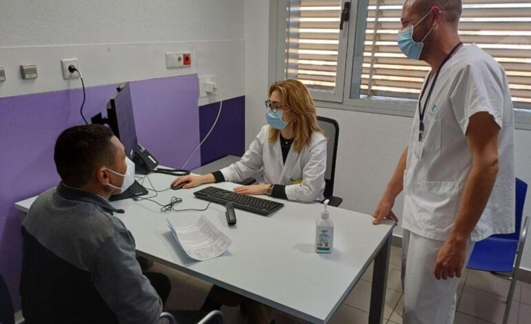 Cuatro de cada diez personas con seguro de salud percibe que el precio de su póliza ha subido en el último año
