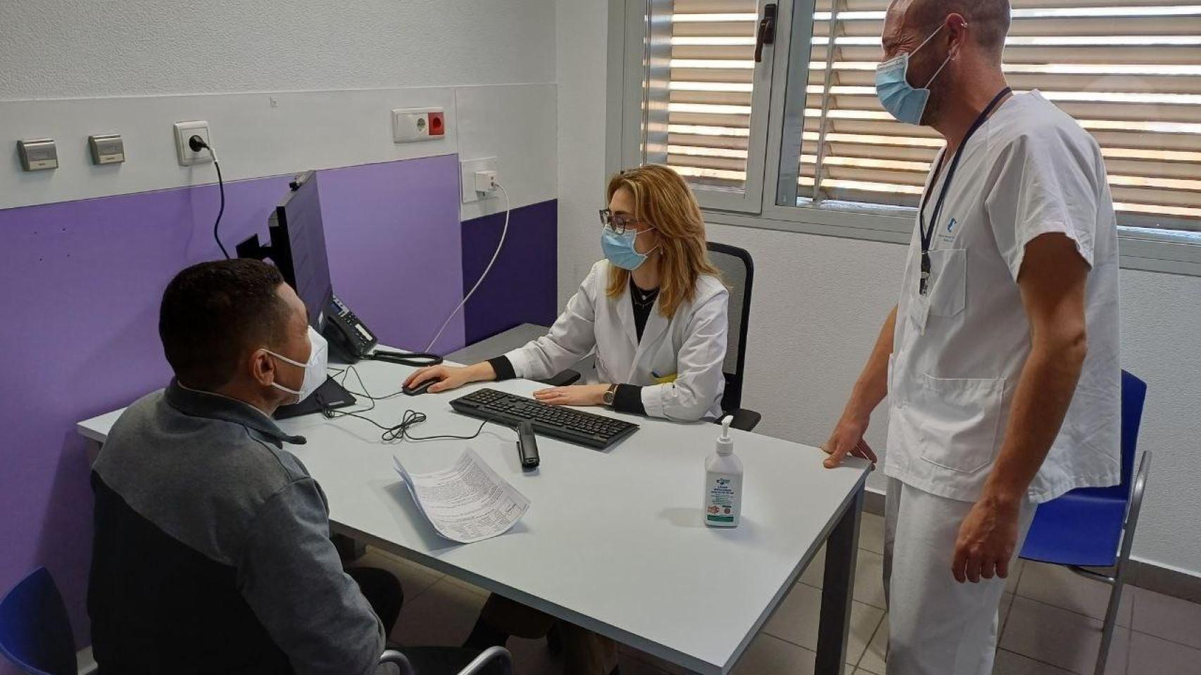 Cuatro de cada diez personas con seguro de salud percibe que el precio de su póliza ha subido en el último año