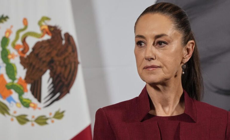 Sheinbaum anuncia una demanda contra abogado del hijo de 'El Chapo' Guzmán por "difamación"