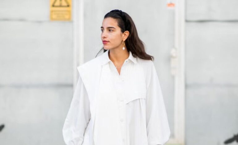 Descubre los 7 vestidos blancos de la nueva colección de Zara que estilizan tu figura y «quitan años»