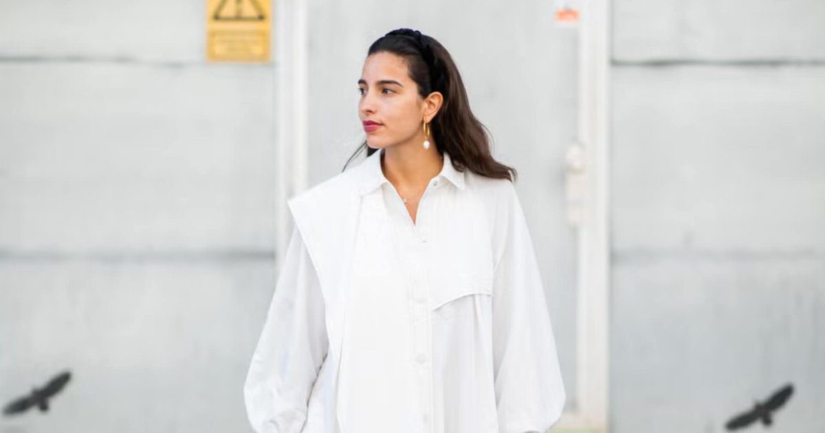 Descubre los 7 vestidos blancos de la nueva colección de Zara que estilizan tu figura y «quitan años»
