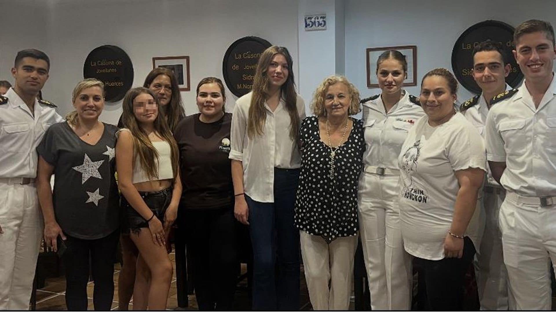 Reunión de Infanta Sofía con la princesa Leonor y sus compañeros en Gijón