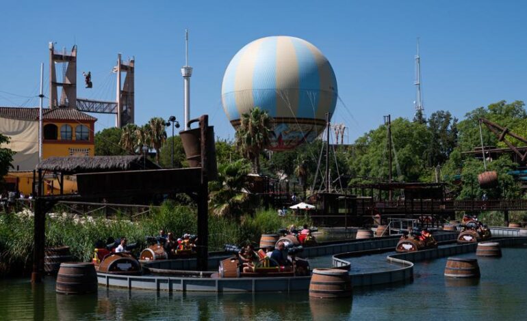 Facua denuncia a Isla Mágica, Parque Warner, Port Aventura y Terra Mítica por impedir la entrada con comida y bebida