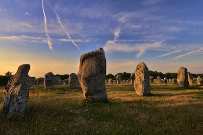Carnac Megalits y Côtes de Morbihan en Brittany (Francia).