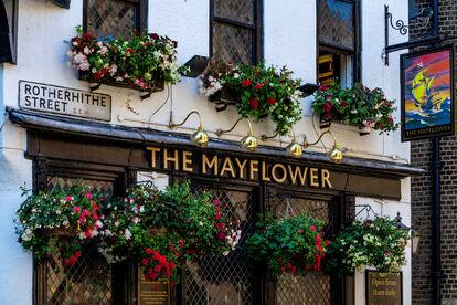 Mayflower, en el distrito de Rhohehithe, al lado del río Thame.