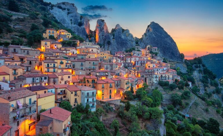 Castelmezzano y Pietrapertosa, los bellos pueblos gemelos de piedra de los Dolomitas Lucanos unidos por una espectacular tirolina
