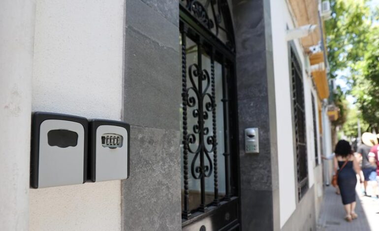 Vivienda y Airbnb acuerdan la retirada de anuncios sin código y el envío mensual de datos desde agosto