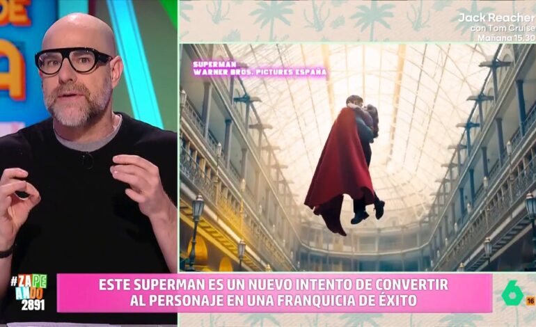 El perro es demencial, absurdo y feísimo