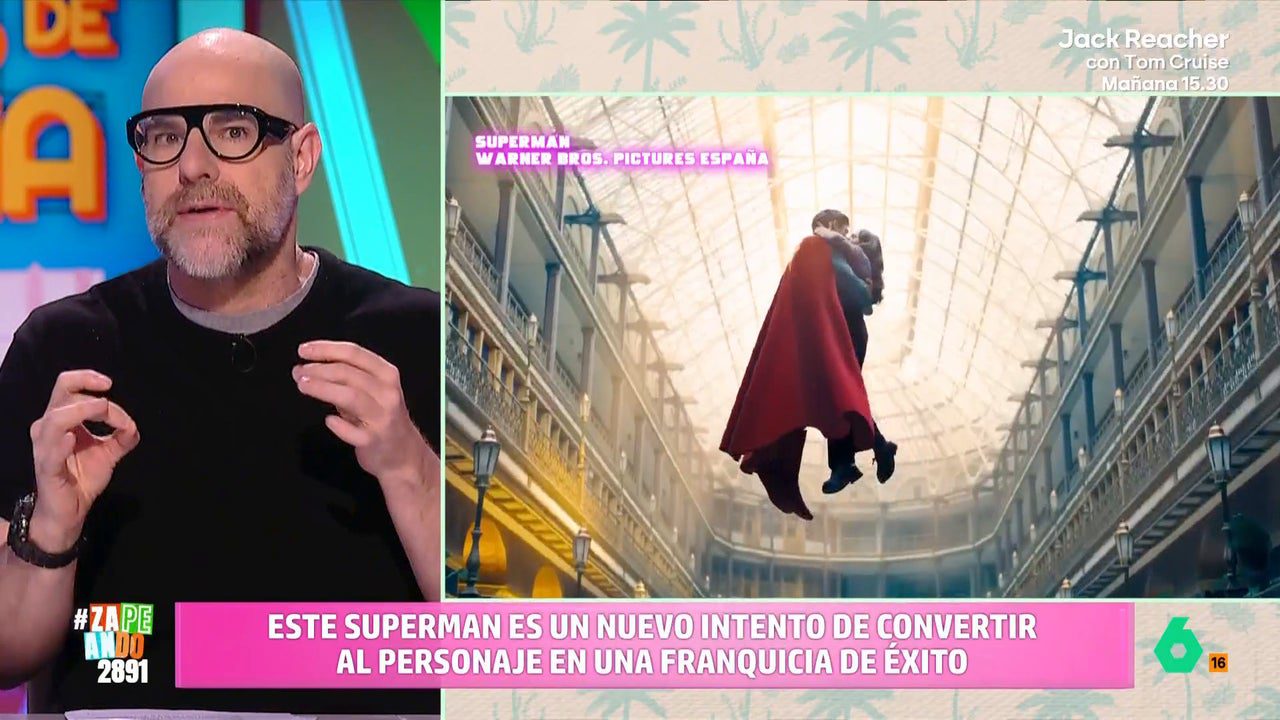 El perro es demencial, absurdo y feísimo