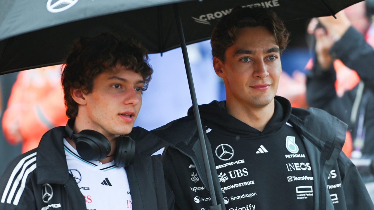 ¿Se abre la puerta de Mercedes para Verstappen? En Italia sitúan a Antonelli en Alpine en 2026
