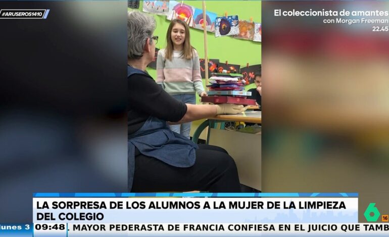 la emotiva despida sorpresa de unos alumnos a la limpiadora de su colegio