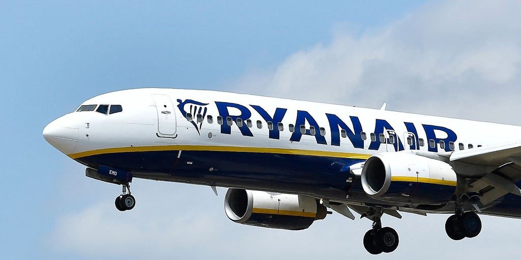 Ryanair duplica beneficios en el primer trimestre con 820 millones y prevé una «fuerte» demanda