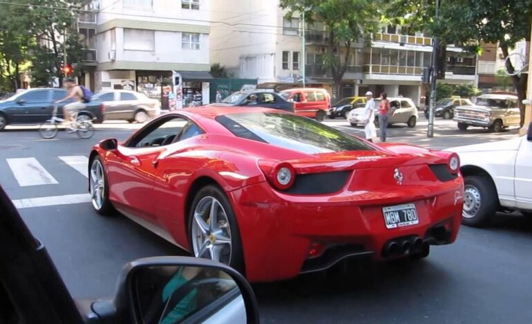 Dólares baratos para comprar un Ferrari