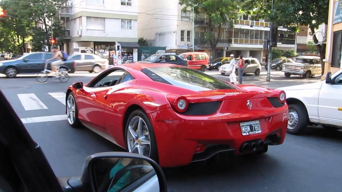 Dólares baratos para comprar un Ferrari