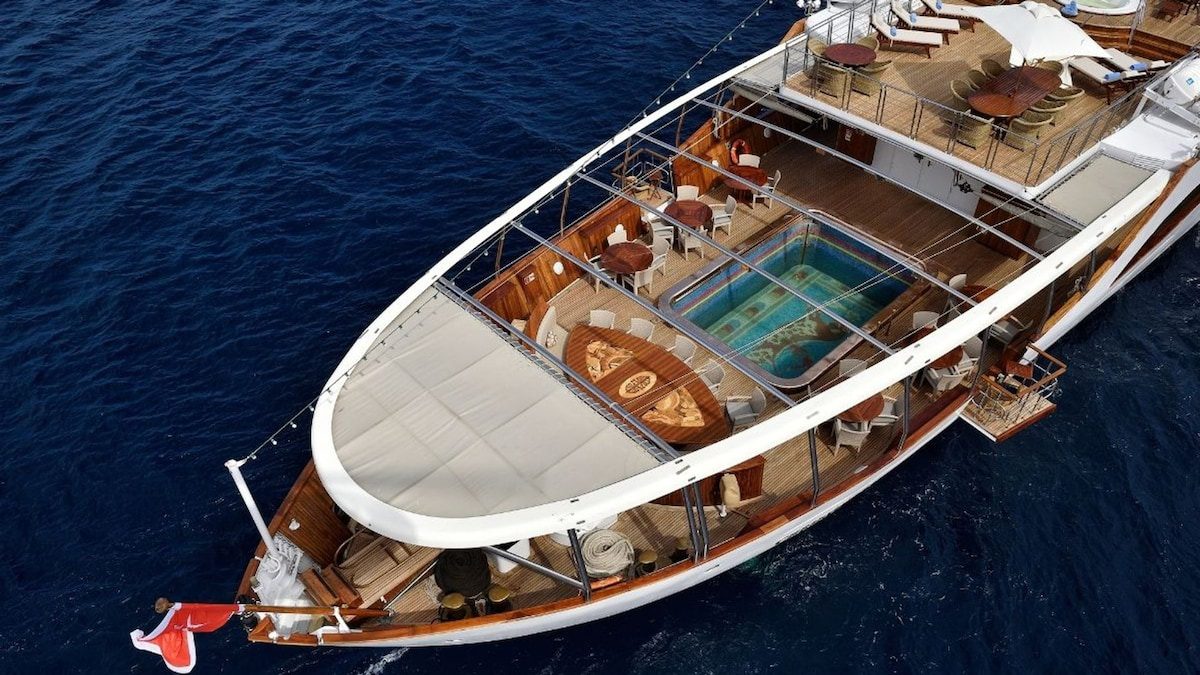 El yate de la familia Onassis que puedes alquilar desde 750.000 € la semana para navegar por el Mediterráneo