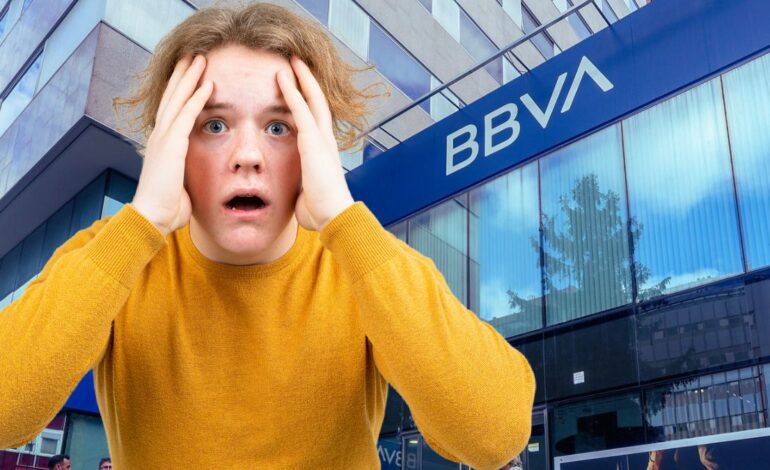 los usuarios enfurecen a través de las redes sociales por la caída mundial del banco
