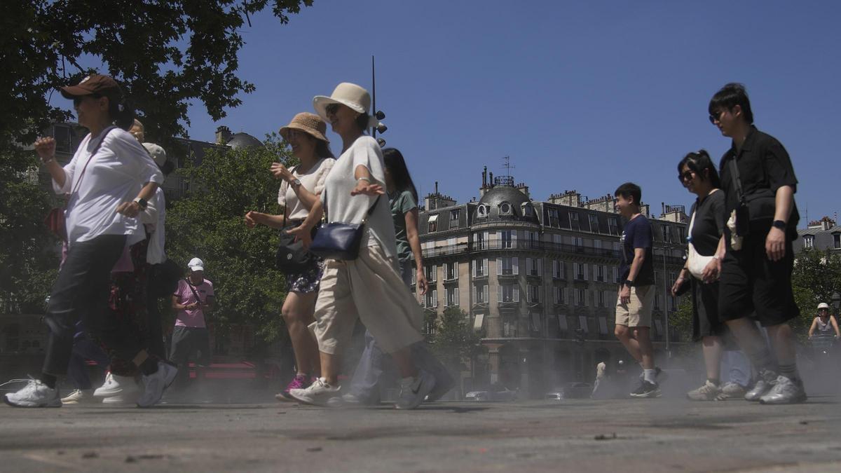 París, en alerta roja por la ola de calor sofocante que azota a Europa