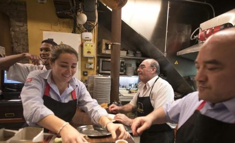 El empleo se aferra al turismo, la hostelería y el comercio para sumar 76.720 afiliados en junio