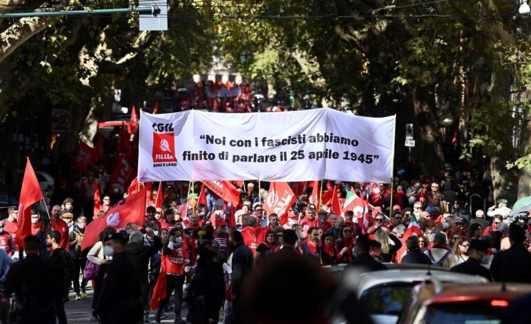 Italia desmantela una red de presuntos supremacistas blancos que difundía propaganda fascista en redes sociales