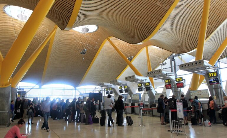 Consumo abre expediente sancionador a una sexta aerolínea low cost por cobrar el equipaje de mano