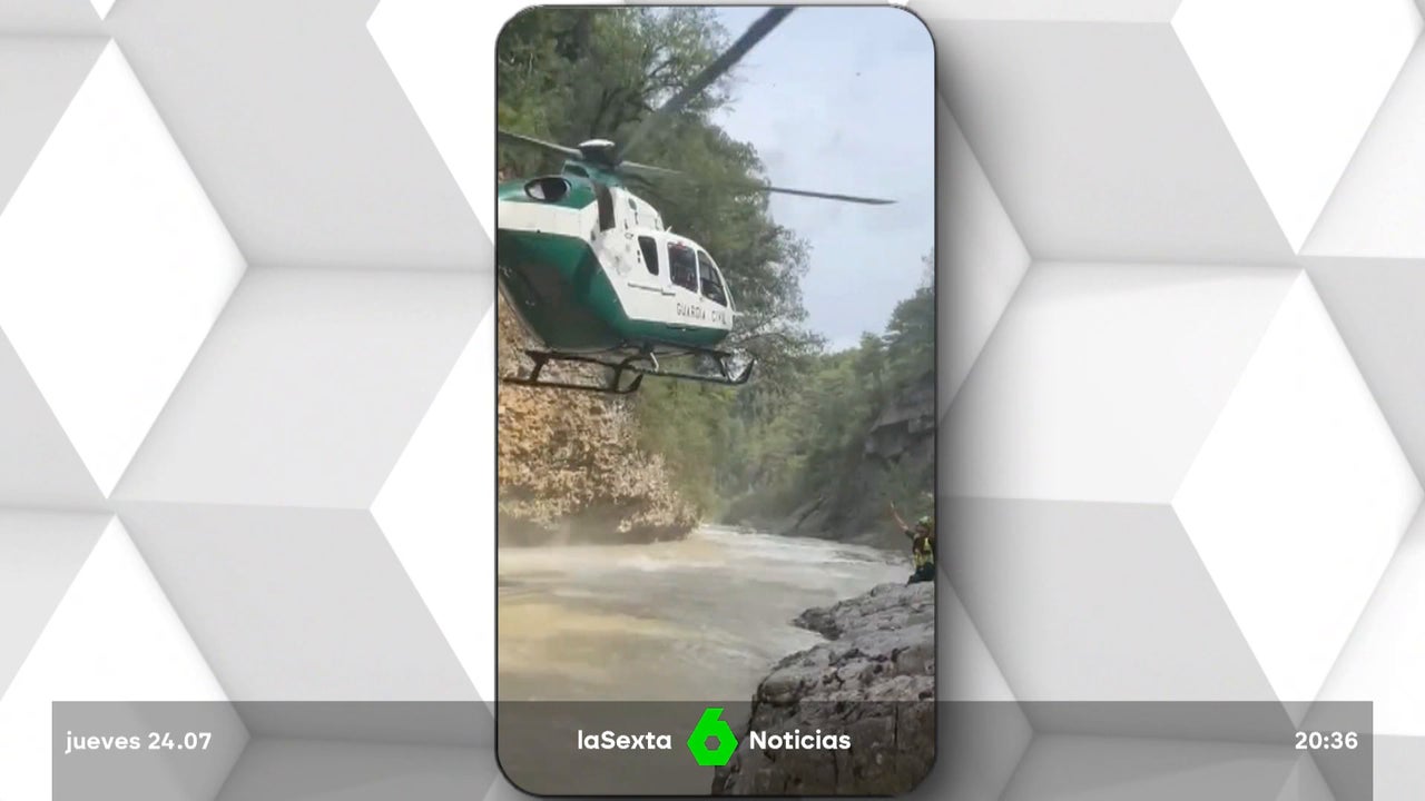 la espectacular maniobra de un helicóptero de la Guardia Civil para rescatar a tres barranquistas