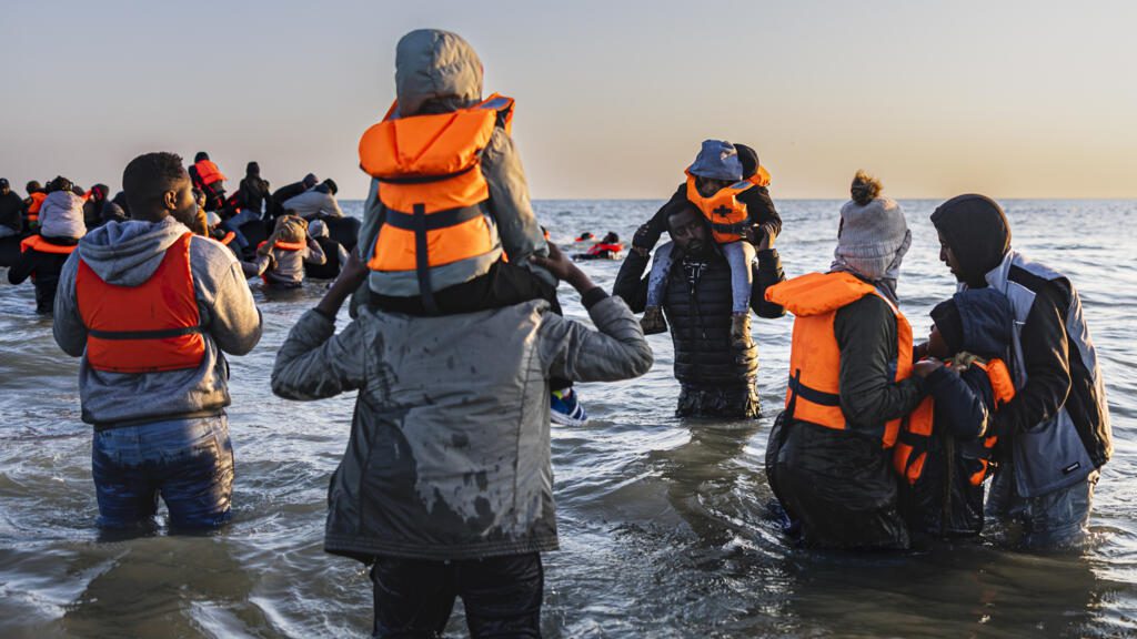"Uno dentro, uno fuera": el polémico pacto migratorio entre Reino Unido y Francia