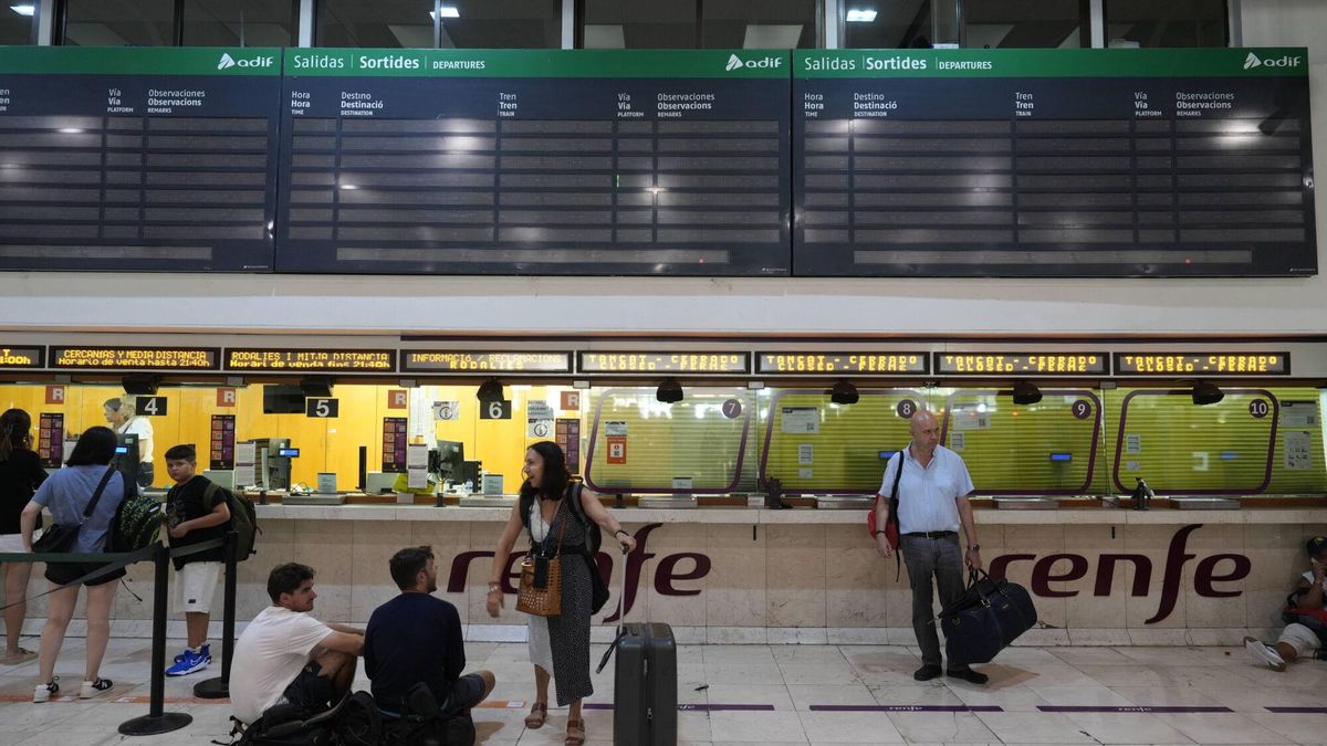 Rodalies y AVE reanudan la circulación de forma progresiva tras las interrupciones por el mal tiempo