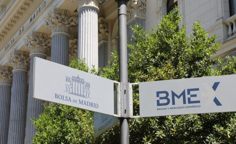BOLSA ESPAÑOLA | El Ibex 35 mantiene los 13.800 puntos con los inversores pendientes de la guerra arancelaria