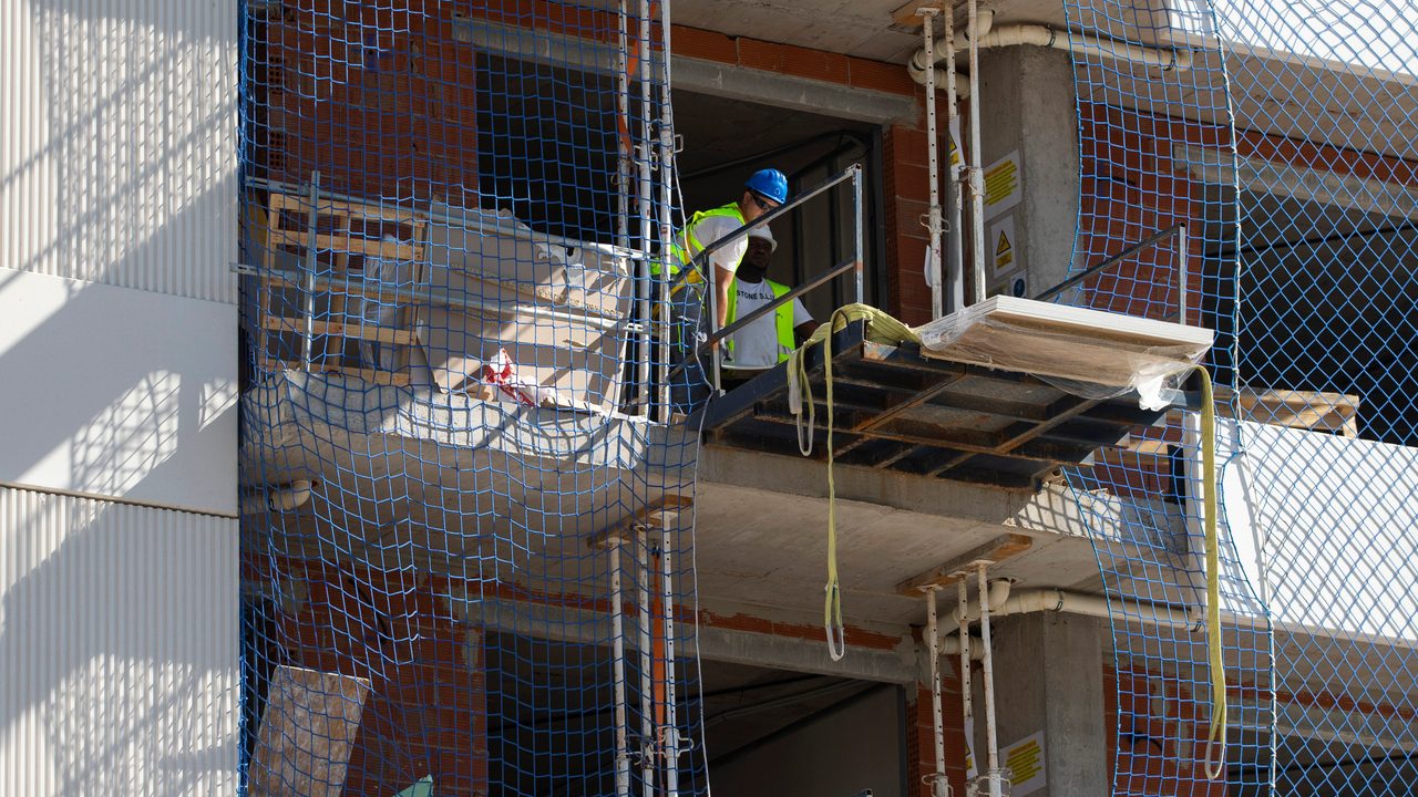 Miles de viviendas en desarrollo se quedan en el camino por problemas de acceso al suministro eléctrico
