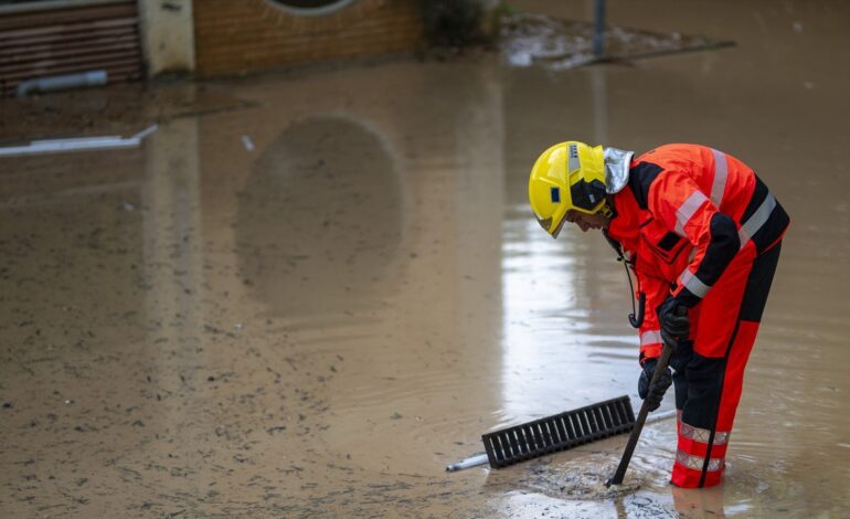 dos desaparecidos, calles anegadas y un hospital cerrado por las inundaciones