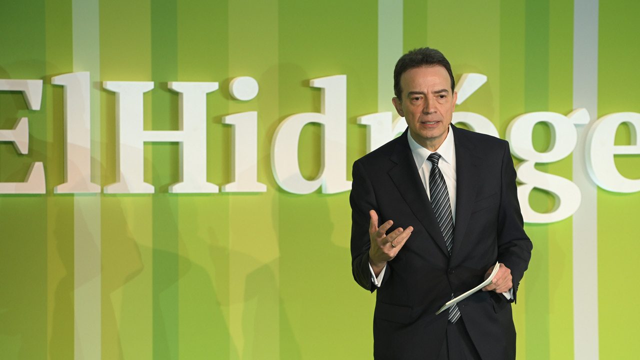 Enagás sale de pérdidas y gana 176 millones gracias a las plusvalías