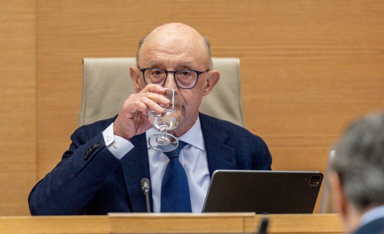 Cristóbal Montoro se da de baja como afiliado del PP
