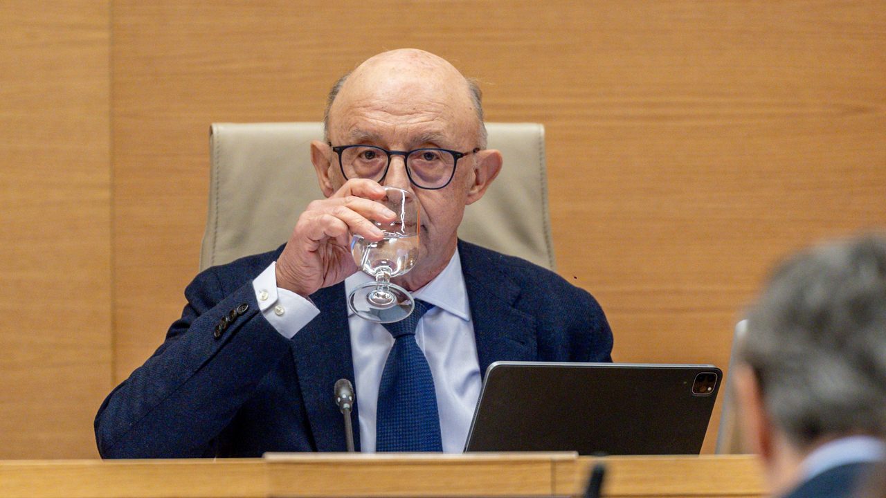 Cristóbal Montoro se da de baja como afiliado del PP
