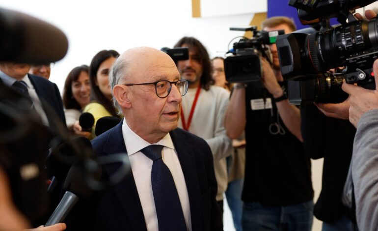 Montoro dice que no hay pruebas contra él y vincula el caso a los escándalos del Gobierno