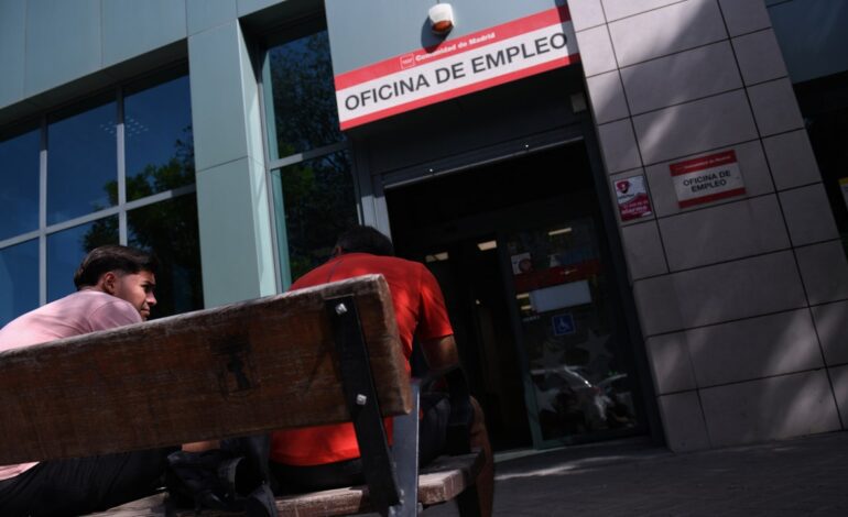 la personas en paro deben pedir permiso al SEPE si quieren viajar este verano