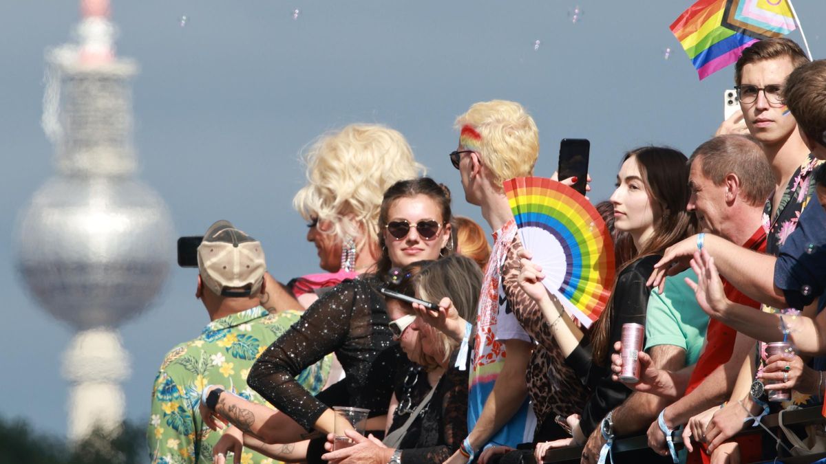 Críticas a Merz en el Orgullo Gay por desdeñar el uso oficial la bandera arcoiris