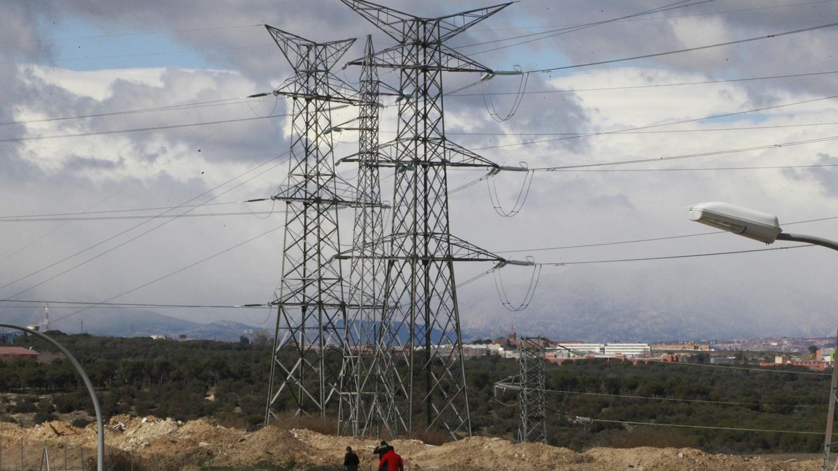 EMPRESAS ENERGÍA | La eléctricas confían en la influencia del Gobierno sobre Competencia para lograr más dinero por sus redes