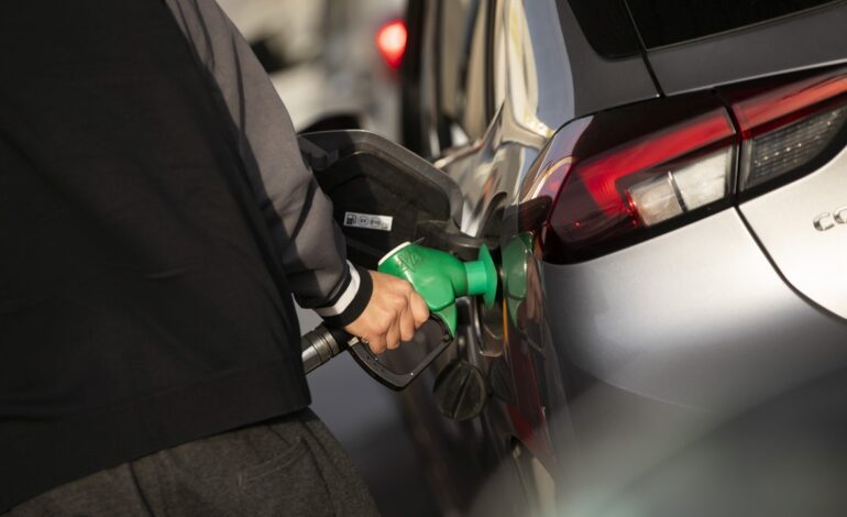 Llenar el depósito de diésel sube a 78,32 euros y el de gasolina se queda en 82 euros