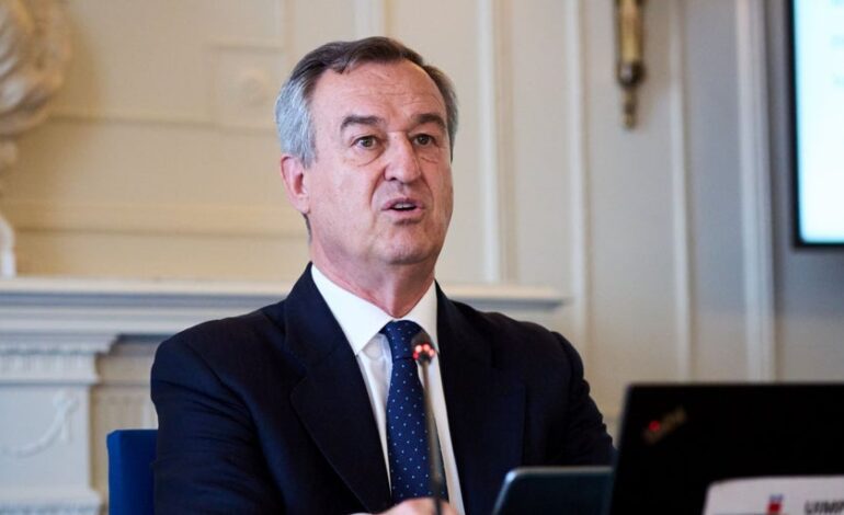 Banco Sabadell vende su filial británica al Santander por más de 3.000 millones en plena opa de BBVA