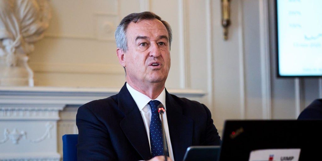 Banco Sabadell vende su filial británica al Santander por más de 3.000 millones en plena opa de BBVA