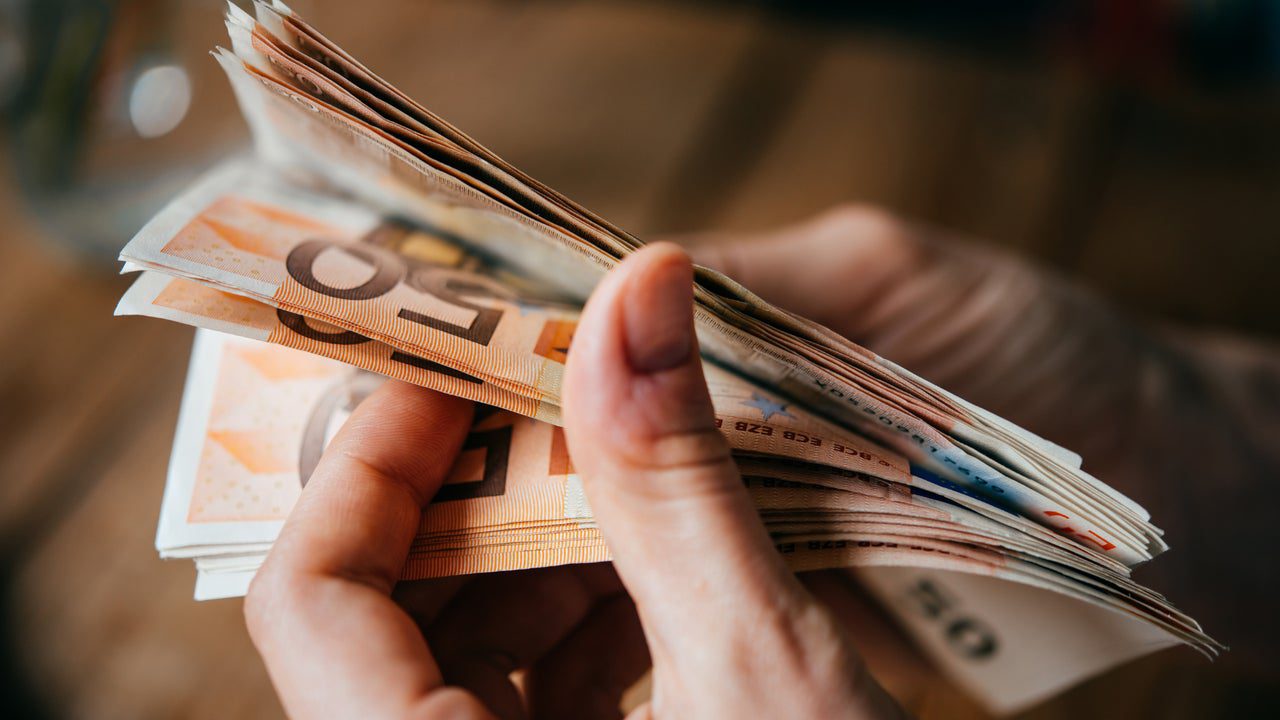 Sacar dinero de la cuenta de alguien antes de que fallezca te puede meter en un lío