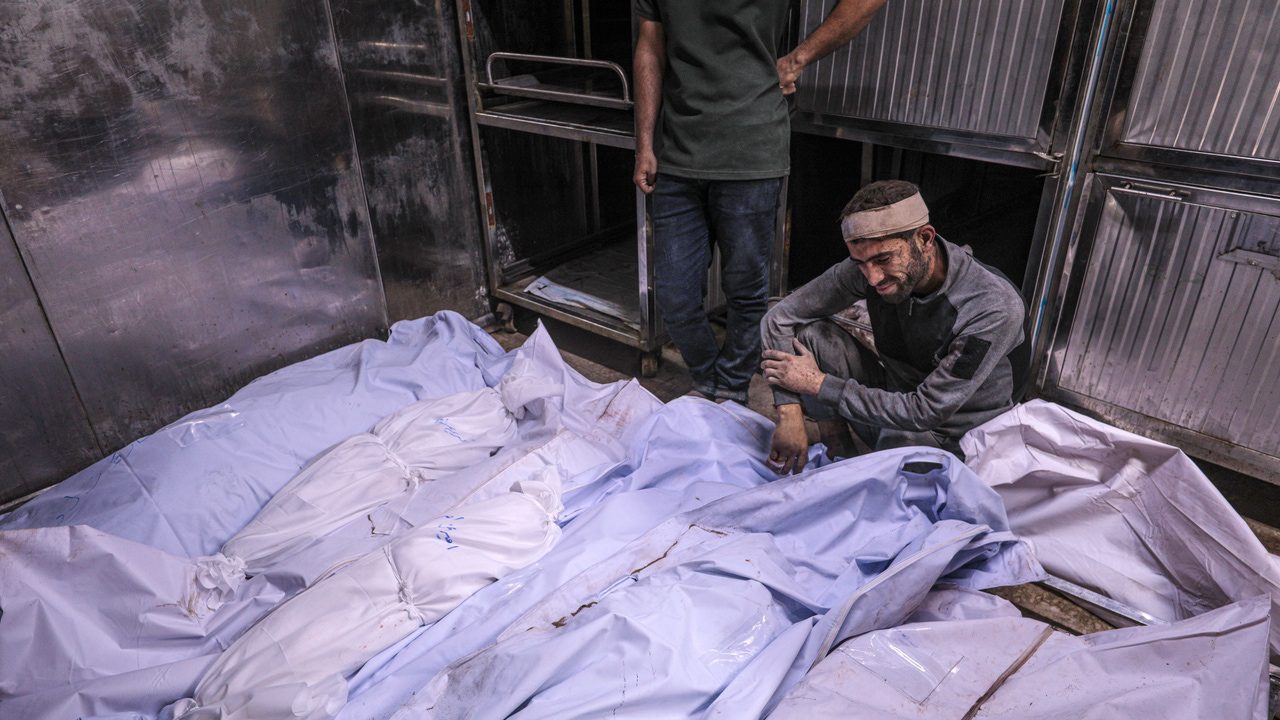 los cadáveres se amontonan en las calles mientras Israel sigue bombardeando