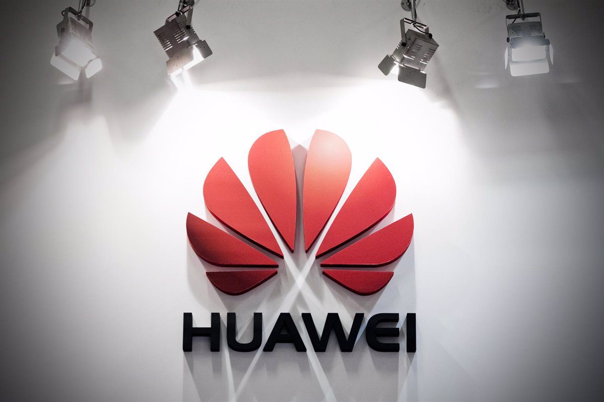 Javier Cremades sigue los pasos de Pepe Blanco y deja de representar a Huawei en Bruselas