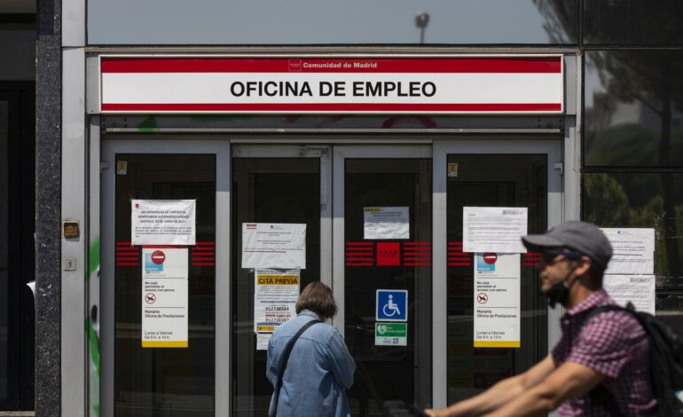 España supera por primera vez los 22 millones de trabajadores tras sumar 503.300 ocupados por el turismo