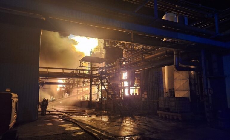 Un incendio en una empresa química en Zuera (Zaragoza) obliga a confinar varias poblaciones